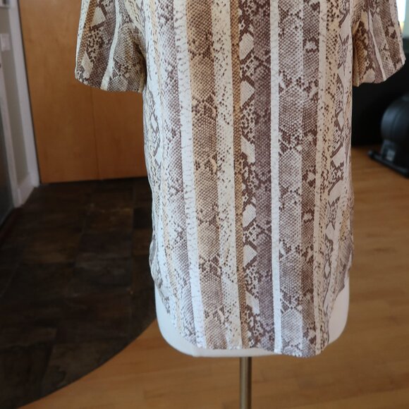 $225 Equipment snakeskin print 100% silk short sleeve shirt top XS beige/brown - Picture 2 of 15